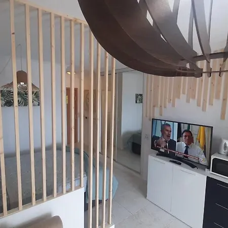 Central Studio With Sea View Balcony! Lägenhet