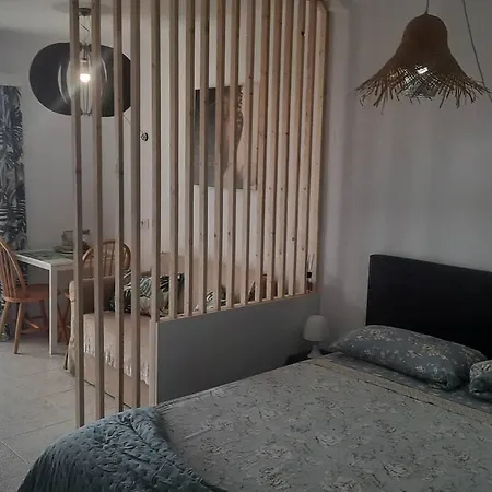 Central Studio With Sea View Balcony!